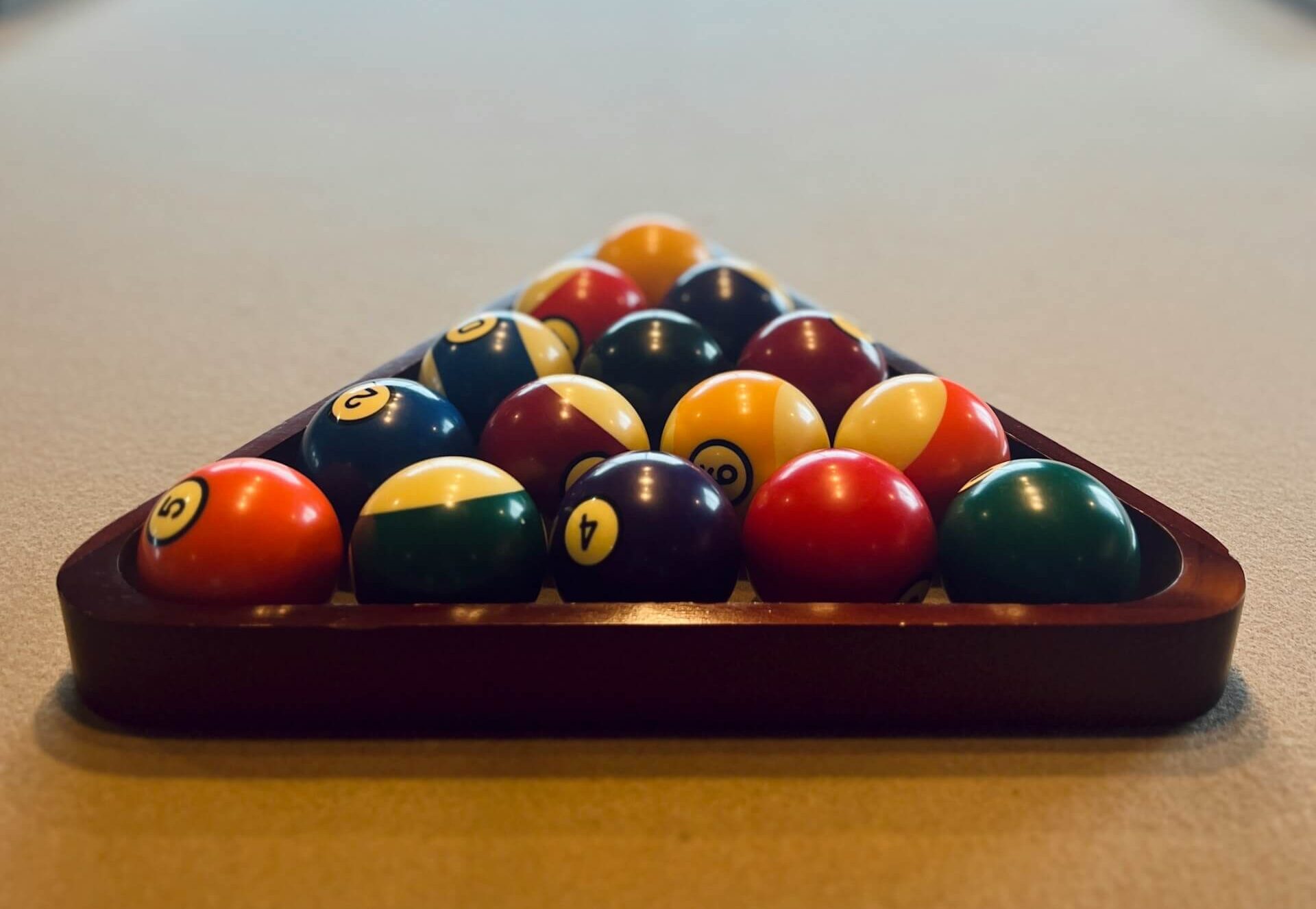 Balle De Billard Avec Trou Pour Entraînement - Outil De Pratique De La Visée Et Du Contrôle - En Résine, Livrée Avec Une Balle Cible Et Une Base